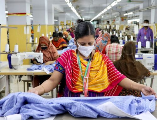 Los trabajadores de Bangladesh vuelven al trabajo pese a la pandemia